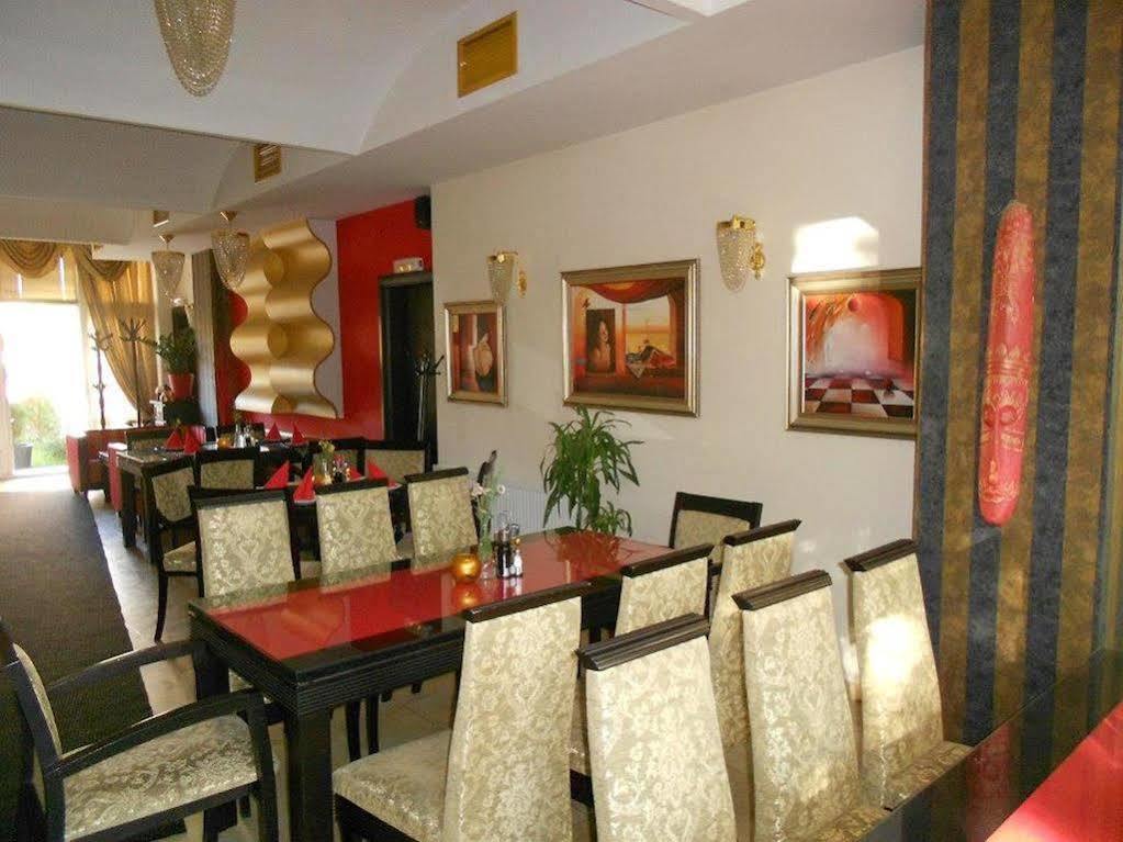 Gala-Garden Hotel บิโตลา ภายนอก รูปภาพ
