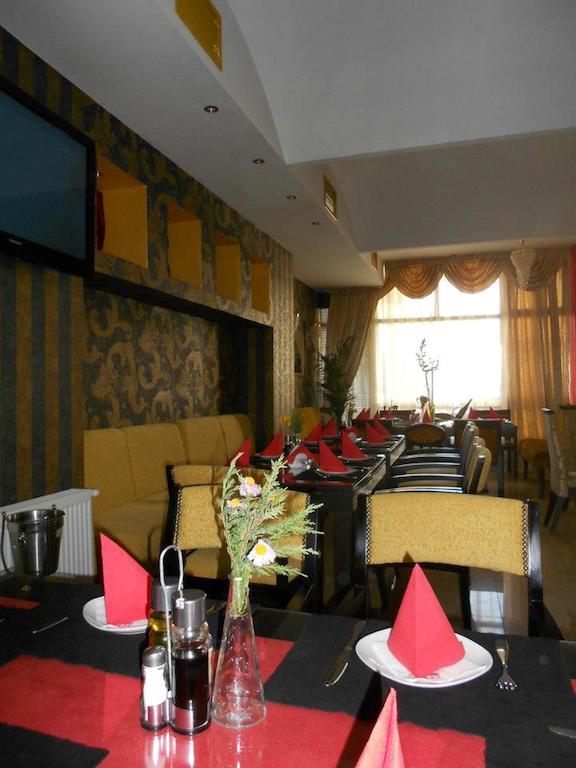 Gala-Garden Hotel บิโตลา ภายนอก รูปภาพ